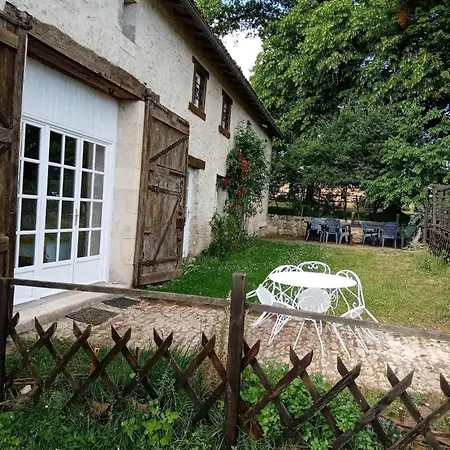 Maison Spacieuse Pres Du Centre Equestre Anché