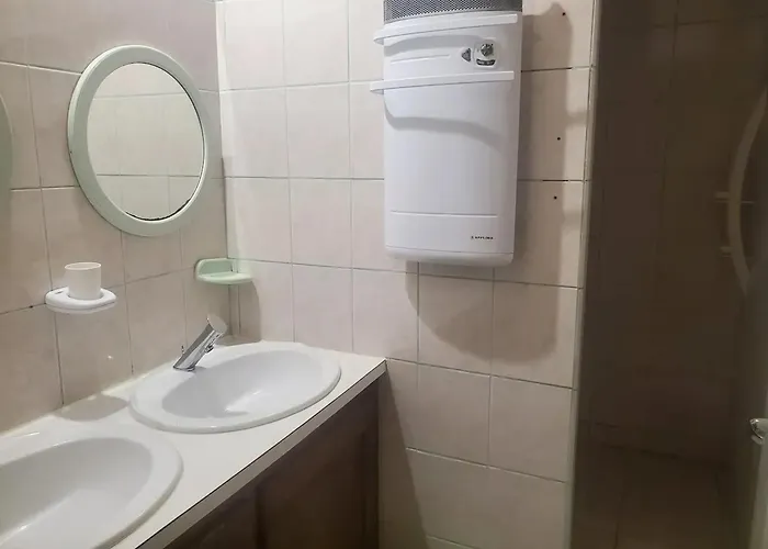 Maison Spacieuse Près Du Centre équestre